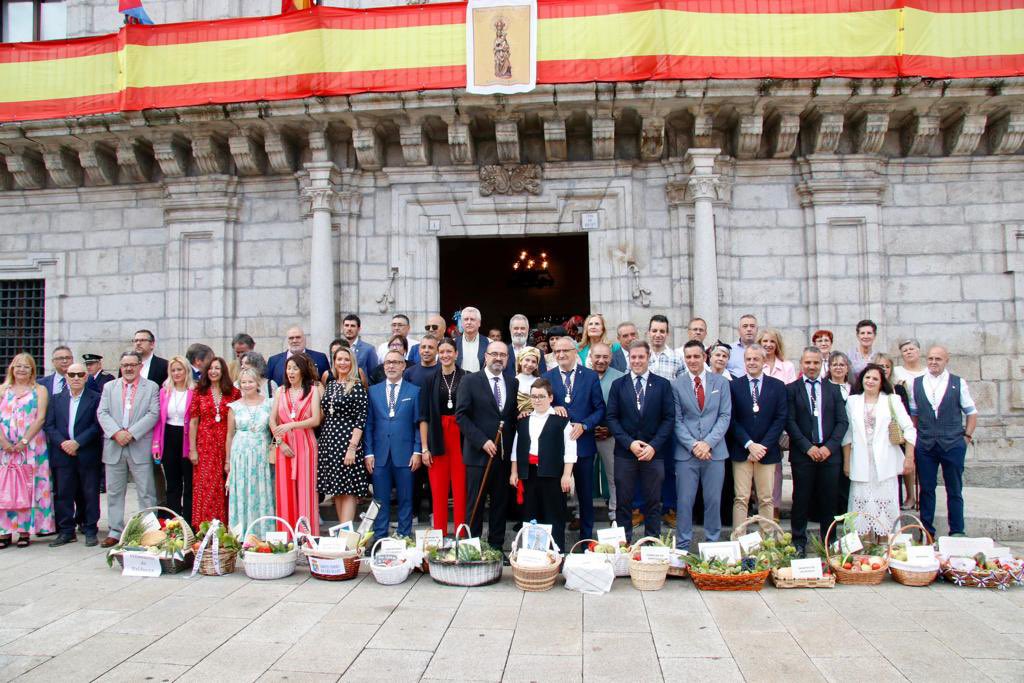LidiaPCoca's tweet photo. ¡ Feliz día de la Encinina! #Ponferrada #Bierzo ¡qué nuestra Morenica proteja y cuide a l@s ponferradin@s!! https://t.co/pdGkLatuOb