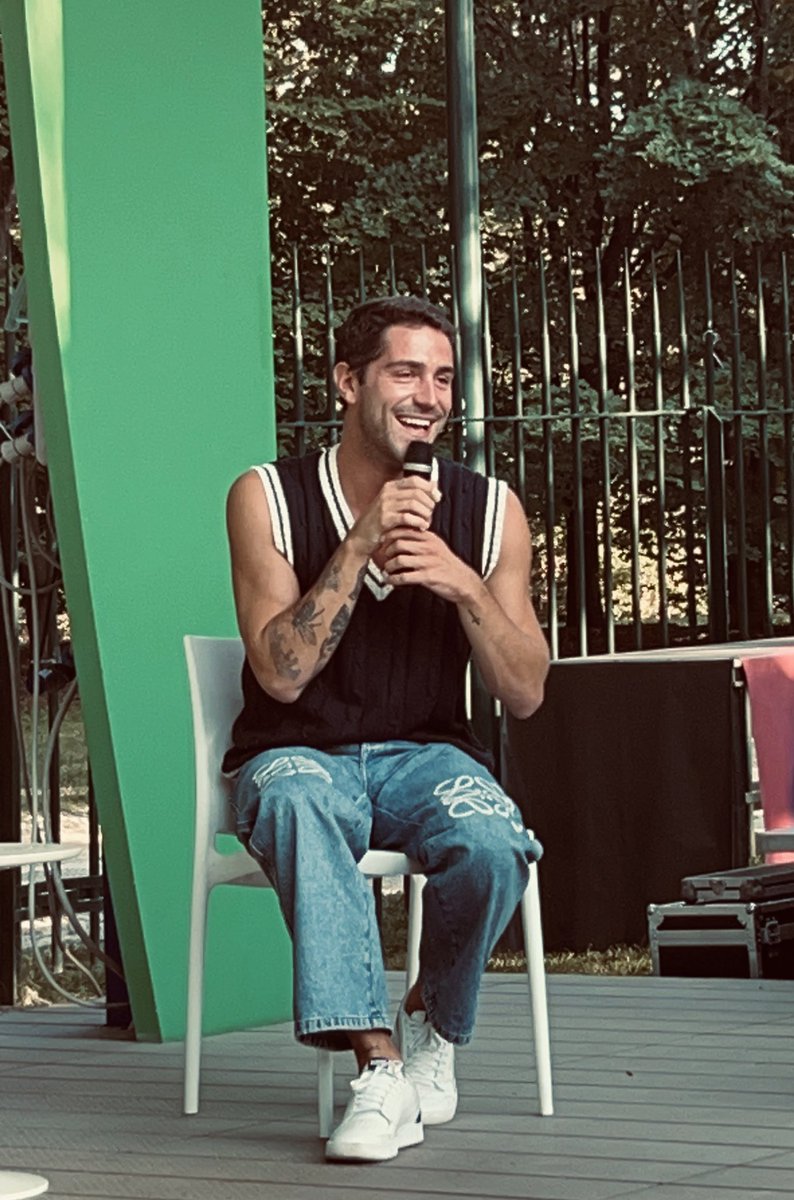 Lu_SoWhat_'s tweet photo. Eeeeeeee ragazzi lui splende sempre di più 
#tzvip https://t.co/jYFZcfX5dz