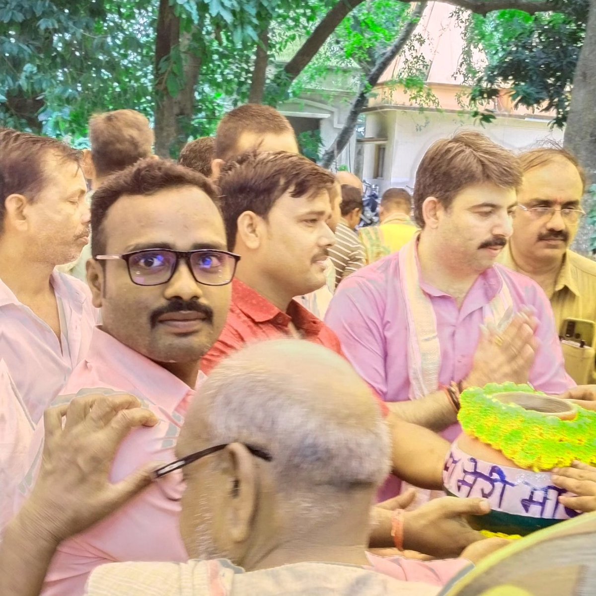 dipinspatel's tweet photo. शहीद वीर-वीरांगनाओं के सम्मान में,
'मेरी माटी मेरा देश' अभियान के अंतर्गत आज मेरे गांव सोहसा में  माननीय विधायक जी शलभ मणि जी के उपस्तिथि में पूरे सोहासा ग्राम सभा से अमृत कलश में मिट्टी एकत्रित किया गया ! @shalabhmani 
#MeriMatiMeraDesh https://t.co/iItIDfXGVz