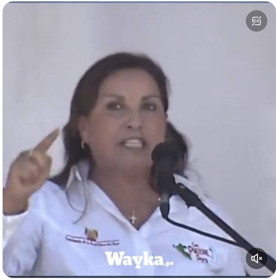 MazaComm's tweet photo. A esta pobre bruta le vendieron la idea de que para ser líder hay que gritar. Dina, aprende de Luther King, Clinton, Kennedy…
@presidenciaperu https://t.co/gRcYZyF7lM