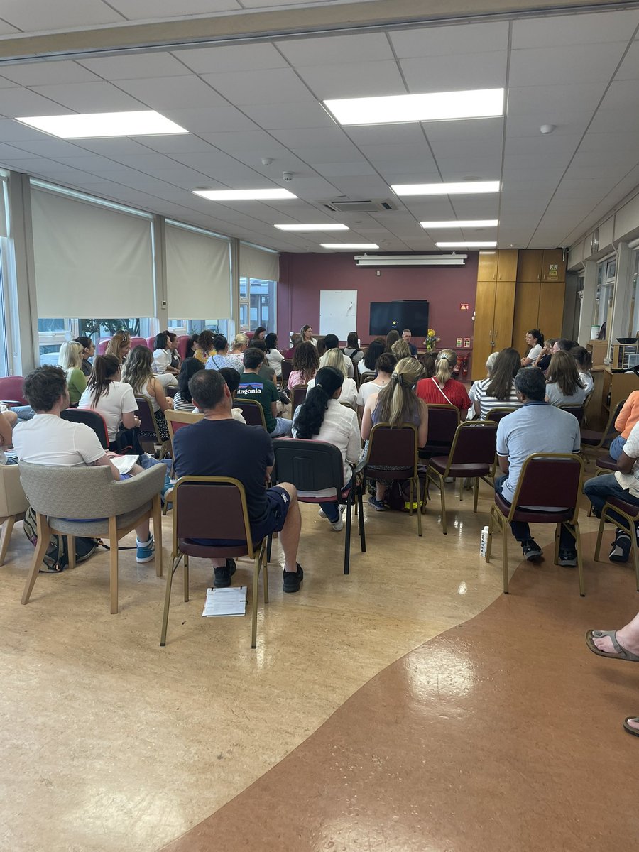#NRH #spinalcordinjury healthcare professionals information day. Still a full house at the end of the day for our final session - the lived experience of #SCI - Declan Naughton - now one of 2 peer educators on our #SCI team <a href="/NRH_fdn/">NRH Foundation</a> <a href="/SpinalIreland/">Spinal Injuries IRL</a>