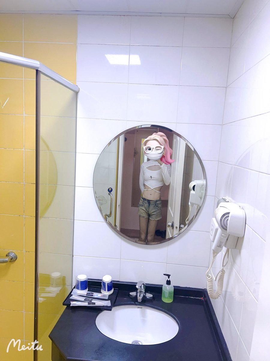 inevitable4869's tweet photo. 新衣服发一发，就是这环境太差啦
#伪娘 #男娘 #女装大佬 https://t.co/CZKamSM6nX
