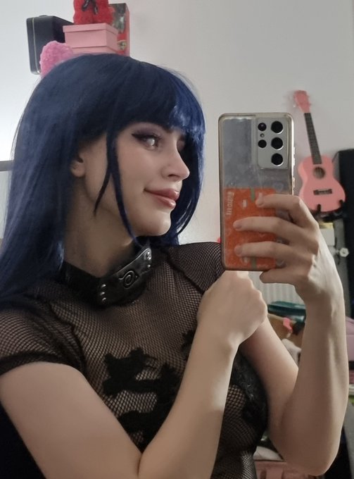 Willokhlass - 1 pic. Moi aussi j'ai une belle frange 👀 https://t.co/xuRufkvNq8