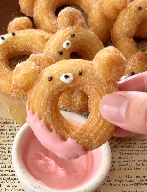 daily_dolce's tweet photo. Bear churros by betweenspoonfuls 🤎🧸 https://t.co/q5t8BeZrvE