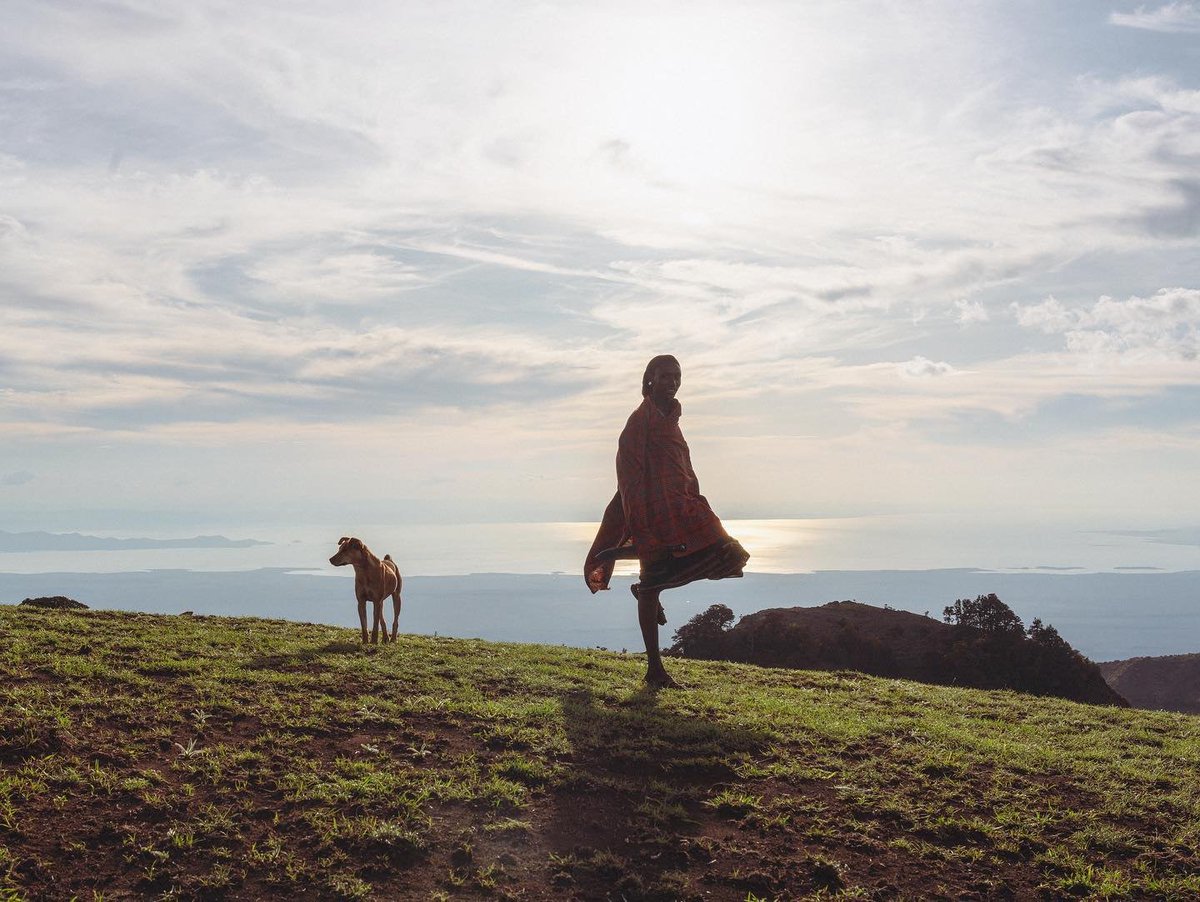 Mount Kulal commonly referred to as the ‘Gem in the Desert’, is an eroded extinct Pleistocene volcano found in Laisamis, Marsabit, Northern Kenya.
#RerinasOwnNation⛰️
📷Andrey Josephs &amp; Holger Tappe