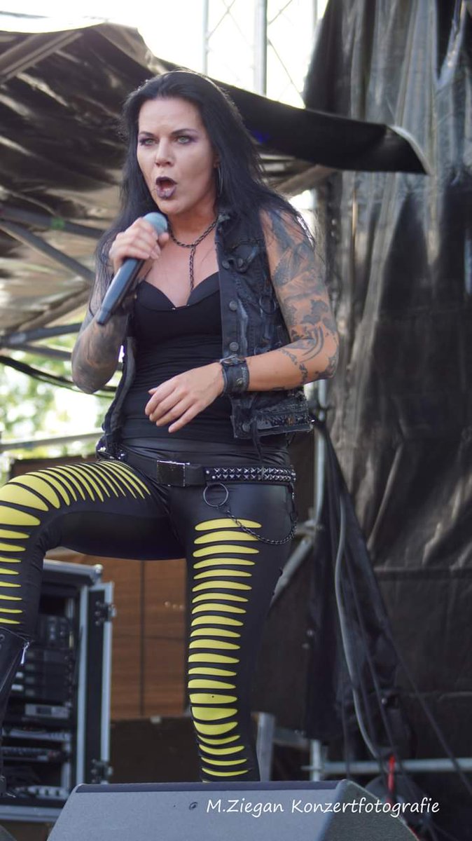 DEGGIAL15's tweet photo. HIRAES
am 02.09.23 bei Merseburger Rocknacht
#brittagoertz #brittagörtz #hiraes #metalgoddesses
#metalsinger
#singing #vocalist #solitary #musicvideo #metalvideo #melodicdeathmetal https://t.co/tVGqef3fQa