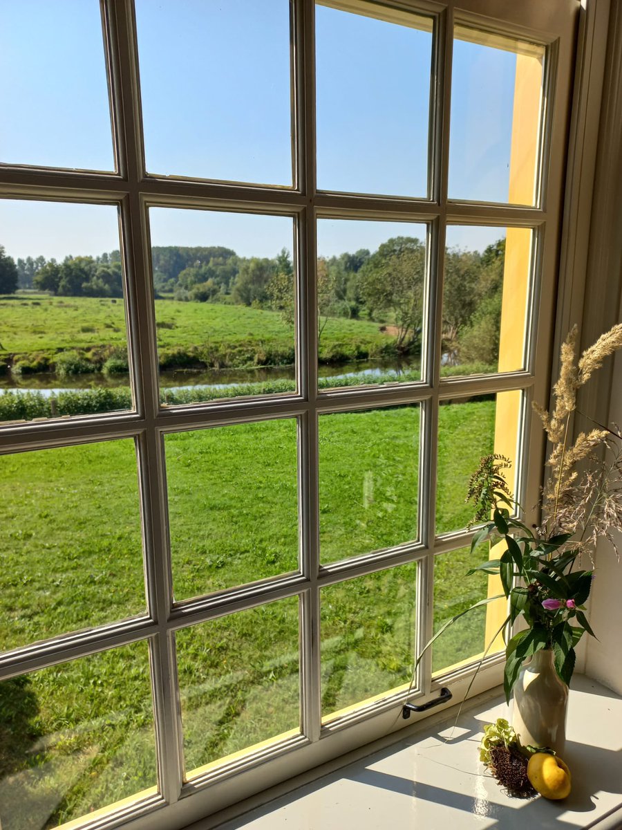 sjorsdekort's tweet photo. Vandaag met de vrijwilligers een mooie Open Monumentendag gehad op het Groot Duijfhuis [Liempde]. De bezoekers kregen een eenmalige unieke blik in onze Heerenkamer en in de Duiventoren. @Brab_Landschap #erfgoed. https://t.co/JrHOkT3Z3Q
