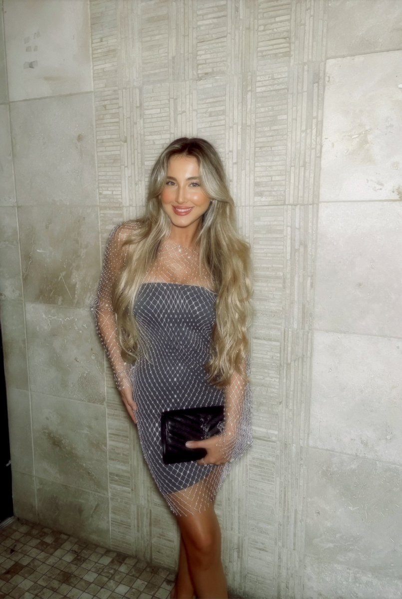 NicoletteG15's tweet photo. Diamonds dancing on me💎 #NYFW2023 https://t.co/CAzALMCTcr