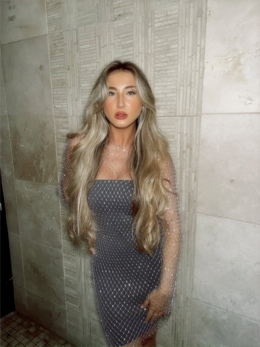 NicoletteG15's tweet photo. Diamonds dancing on me💎 #NYFW2023 https://t.co/CAzALMCTcr
