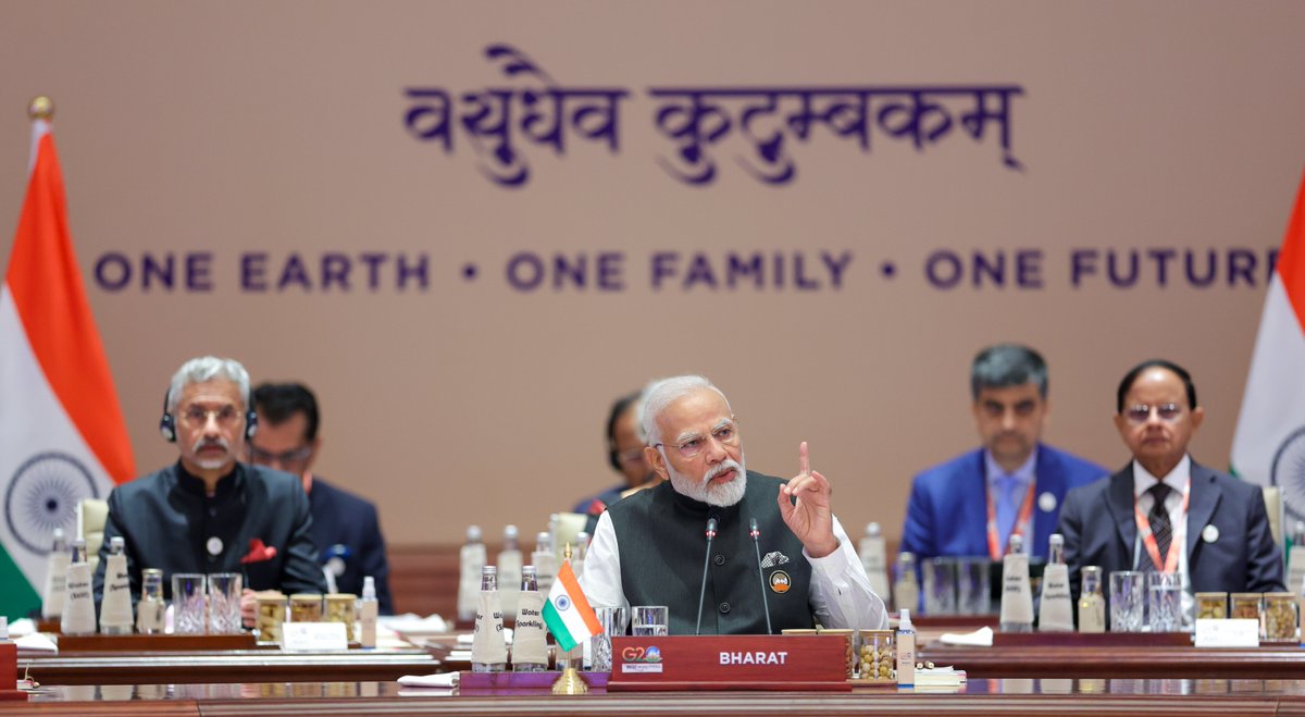 It's #Bharat at #G20Summit2023 with Vasudhaiva Kutumbakam (a #Sanskrit saying which means 'The World Is One Family') as the backdrop
#G20India2023 #G20SummitDelhi #G20Bharat #G20Delhi