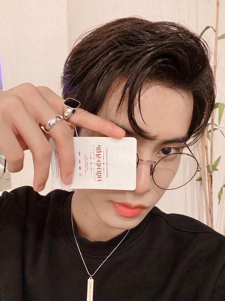 [🐶] Thank you so much for a wonderful night anchors we are so grateful for your efforts to come in our concert see you for our future events!! 🤟🏻❤️🔥

#HORI7ON #호라이즌 #KYLER #카일러