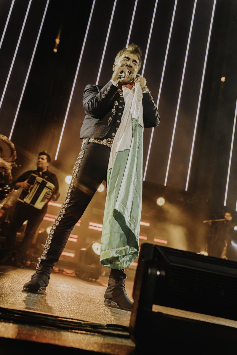 alexoficial's tweet photo. NUEVO SHOW de #AmorYPatriaUS2023🔥🔥🔥

No sé si conocen SACRAMENTO, pero AQUÍ LA GENTE CANTA DE A MADREEEES!! 💥💥💥😍😍😍 no se me ocurre un mejor lugar pa’ empezar el tour!

Siguiente parada: SAN JOSÉ, CA 🇺🇸👊🏼
LINK a BOLETOS! 🎟️⬇️
https://t.co/H4DJbNyQT9

Los veo al rato! https://t.co/JxqvOJWpB7