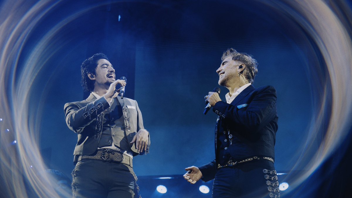 alexoficial's tweet photo. NUEVO SHOW de #AmorYPatriaUS2023🔥🔥🔥

No sé si conocen SACRAMENTO, pero AQUÍ LA GENTE CANTA DE A MADREEEES!! 💥💥💥😍😍😍 no se me ocurre un mejor lugar pa’ empezar el tour!

Siguiente parada: SAN JOSÉ, CA 🇺🇸👊🏼
LINK a BOLETOS! 🎟️⬇️
https://t.co/H4DJbNyQT9

Los veo al rato! https://t.co/JxqvOJWpB7