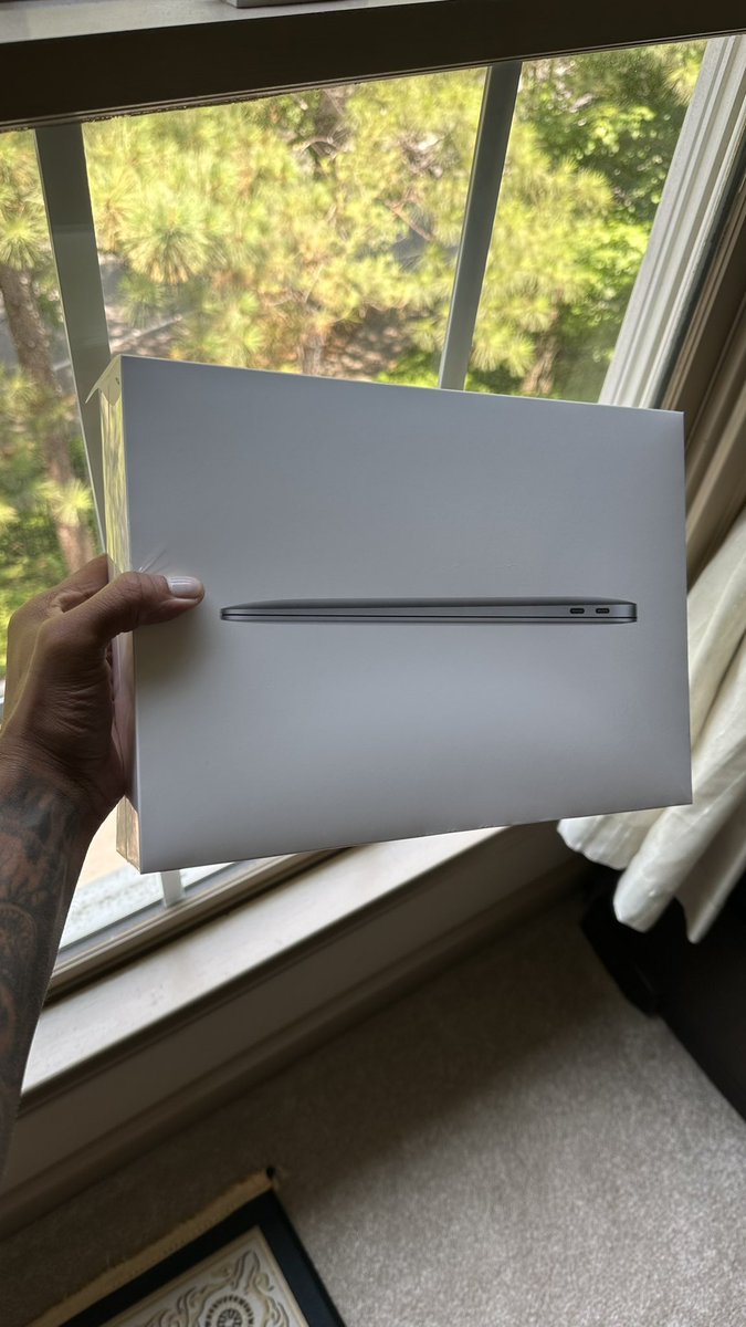 __Faisalgirei01's tweet photo. This Sunday I’ll be giving away a BRAND NEW MacBook Air! 

To enter the giveaway: 

1.) Jump inside my $1 case study of $0 - $100k with my clothing brand 
2.) Tag 2 friends 
3.) Be ready Sunday in my workshop to choose the winner!

Link in my bio to enter! https://t.co/cNKz5VH1uI
