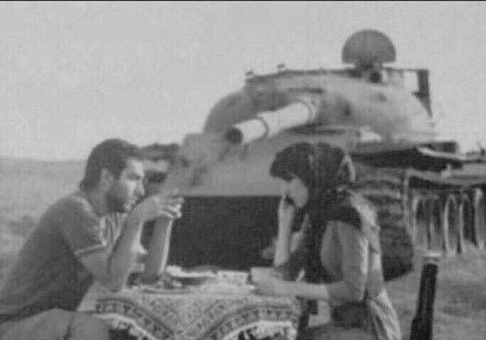 ramiy112's tweet photo. سولفي علي وليا حكيت أنتبهي
العمر بـ يدين اللـي يضـر و ينفع

لا يهمك المدفع تـراك ، بوجهي
أنـا ترا دايم  ... " بوجه المدفـع

- مشعل ربيع https://t.co/j3XNrxUab1