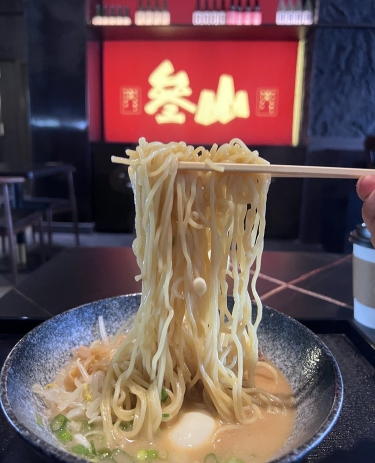 sansanramen's tweet photo. Slurping through a bowl of delicious Ramen noodles at #SansanRamen in vibrant Long Island City! 🍜🌆 If you're a fan of #Ramen, this place is a must-visit. 😋 #QueensFoodie #NYCRamen #QueensEats #NoodleLover #RamenNights #FoodieAdventures #FoodPhotography #SavorTheFlavor https://t.co/vr611FgKdk