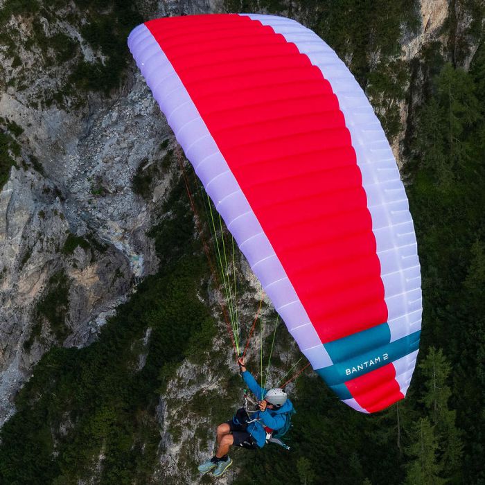 FlybubbleTeam's tweet photo. In time for the Red Bull Dolomitenmann 2023 #Nova presents: the #BANTAM2.
https://t.co/08qSyckuhs
With a weight of only 1.6 kg (size 12), very short lines and ultra-small pack size - now available to order at #Flybubble in both sizes 12 and 14.β
π₯
Orders are being taken now https://t.co/8t9JZzuPNr