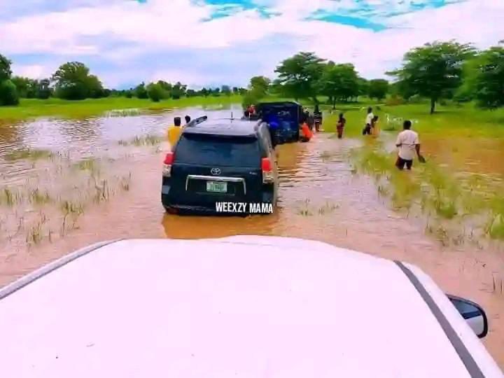 SaharaReporters's tweet image. Wife Of Bauchi Governor, Aisha Bala-Muhammad&apos;s Convoy Trapped On Bad Road Within State, Forced To Walk In Mud Water | Sahara Reporters bit.ly/45L1nbv