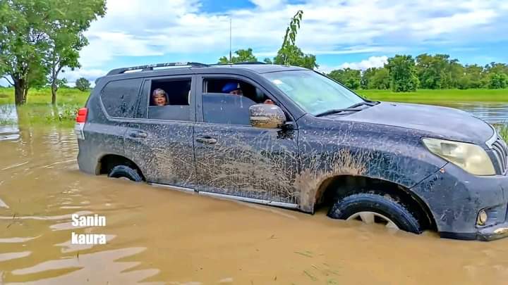 SaharaReporters's tweet image. Wife Of Bauchi Governor, Aisha Bala-Muhammad&apos;s Convoy Trapped On Bad Road Within State, Forced To Walk In Mud Water | Sahara Reporters bit.ly/45L1nbv