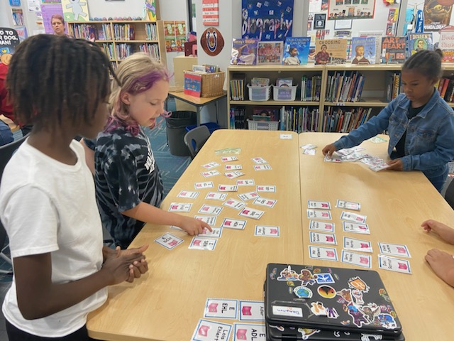 HarrHillSIPA's tweet photo. Students in Miss Alexis's Media Class are learning about call numbers and how the library is organized. #HHReads #HHLightning https://t.co/ymtNX1KYKq