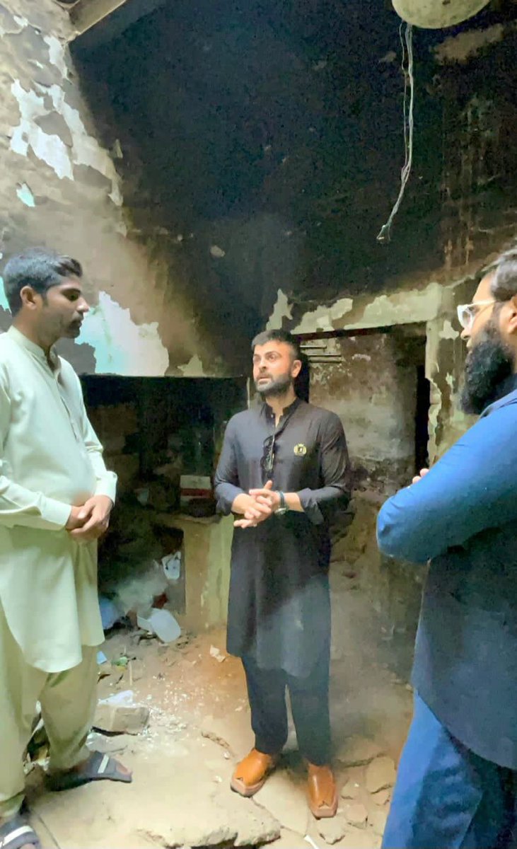 iamAhmadshahzad's tweet photo. My life for my people. Supporting the Christian Community in Jaranwala with little I can contribute for my brothers &amp; sisters, sharing their pain &amp; grief and lending my smiles &amp; support with Million Smiles Foundation.

Pakistan Zindabad! 

#AhmadShahzad_ChristianSupport https://t.co/oiPutcowpA