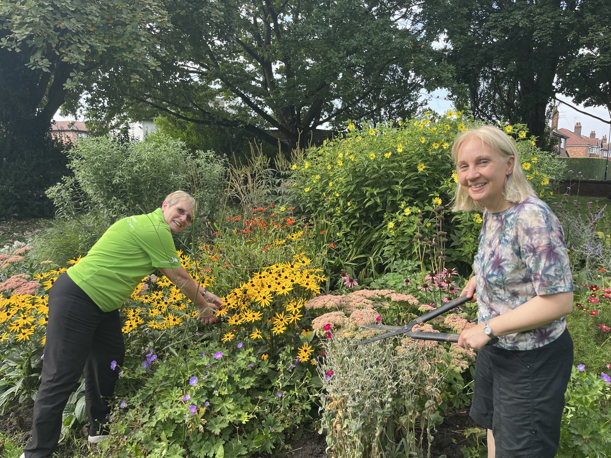 Cllr Jane Brophy ππͺπΊπΆππ§‘ (@janebrophyld) on Twitter photo Thanks to all the volunteers who turned up to help at β¦<a href="/PickeringLodge/">Friends of Pickering Lodge Park</a>β© Park in #Timperley this morning. The flower borders and the herb garden areas are looking fabulous!!! πΏ πΈπΊπΌπͺ΄ Thanks to all the volunteers who turned up to help at β¦<a href="/PickeringLodge/">Friends of Pickering Lodge Park</a>β© Park in #Timperley this morning. The flower borders and the herb garden areas are looking fabulous!!! πΏ πΈπΊπΌπͺ΄