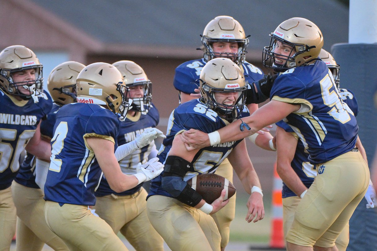 Game recap: <a href="/HaydenHigh_FB/">Hayden Catholic Football</a> scores early, often in 56-7 non-league romp past <a href="/SilverLakeFB/">Silver Lake Football</a>. <a href="/Finn_Dunshee/">Finn Dunshee</a> 154 rushing yards and three touchdowns on just eight carries. <a href="/HaydenHigh/">Hayden Catholic HS</a> ...
topsports.news/news/3496-hayd…