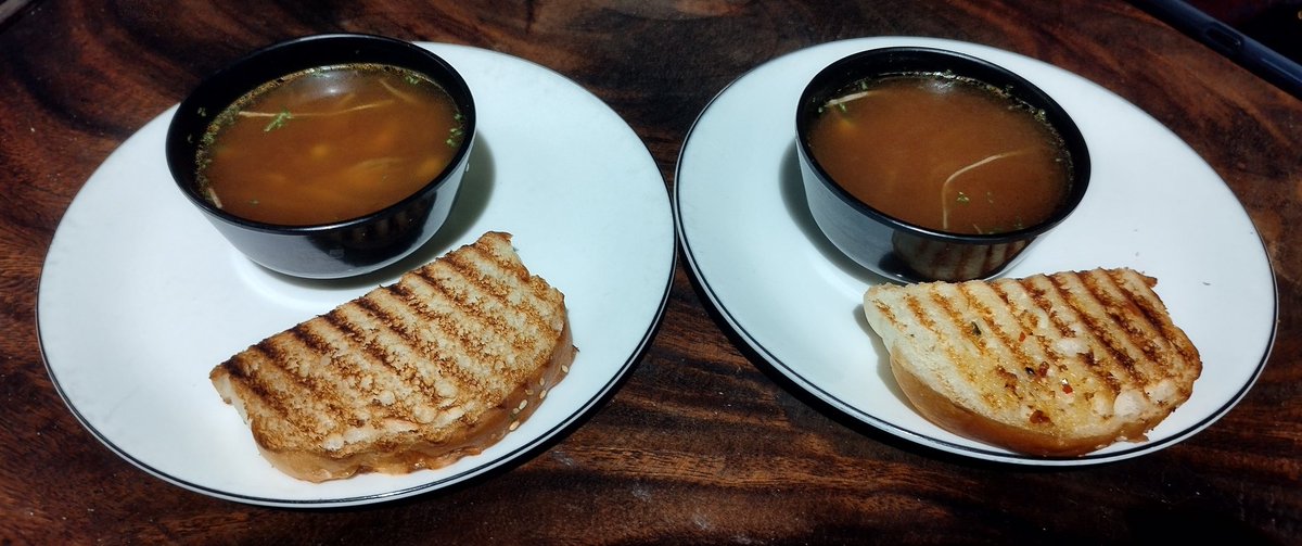 AlIlluminatti's tweet photo. #happydining 🙃🙃 https://t.co/89pw7wmvol