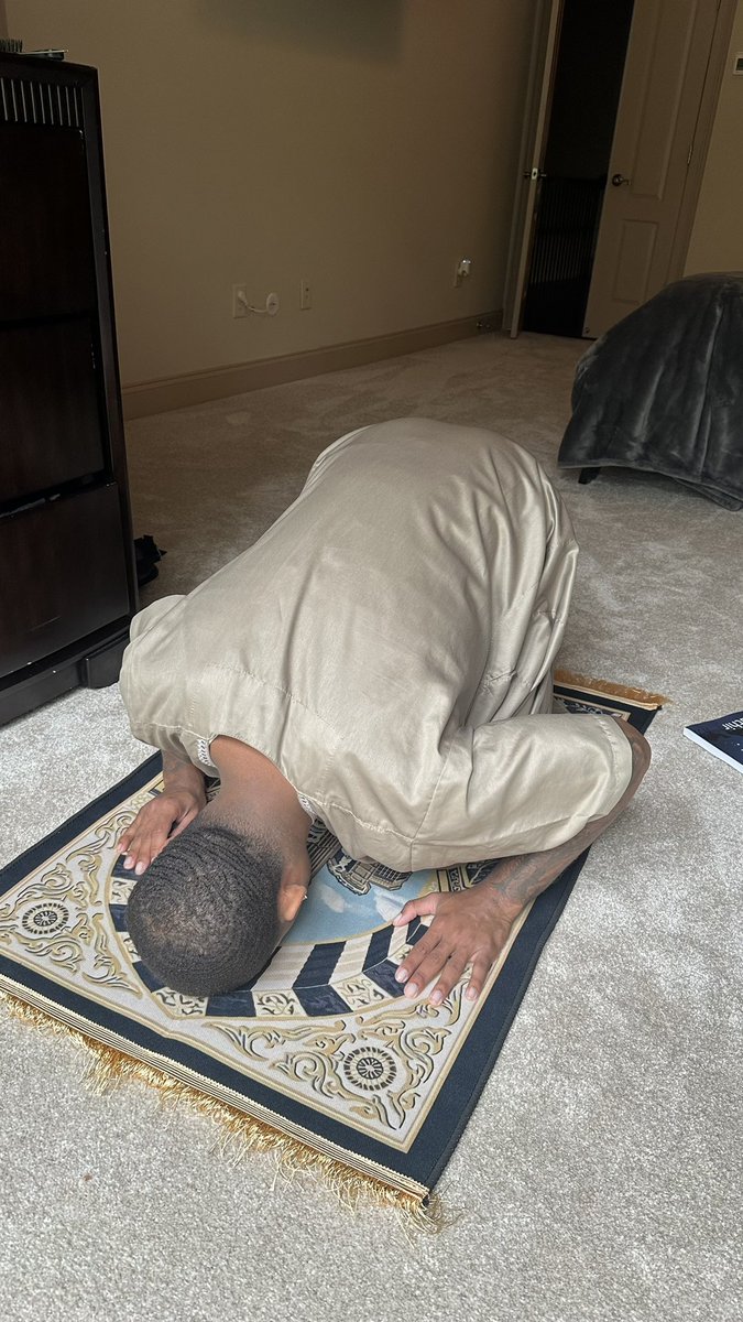__Faisalgirei01's tweet photo. I am far from the perfect Muslim. I’ve lost myself &amp; found myself many times. But when you truly understand life, and who you really are. You’ll surprise yourself. Stick to your roots https://t.co/h1zhFPQ5XD