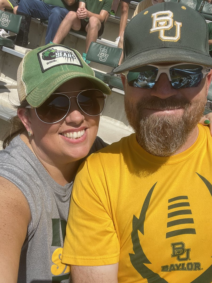 CaMeaux's tweet photo. #GamedaySelfie
#SicUtah #SicEm 

@lance_farrell https://t.co/LdejsRCE5x