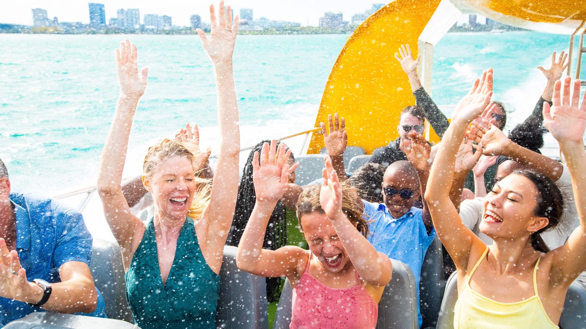 NavyPier's tweet image. Wrap your summer up with a splash!🌊 From thrill rides with the family to relaxing date night cruises, Navy Pier and City Cruises has the perfect activity for you. View the City Cruises calendar now: bit.ly/3R7bIdt
#NavyPier #CityCruises #chicago