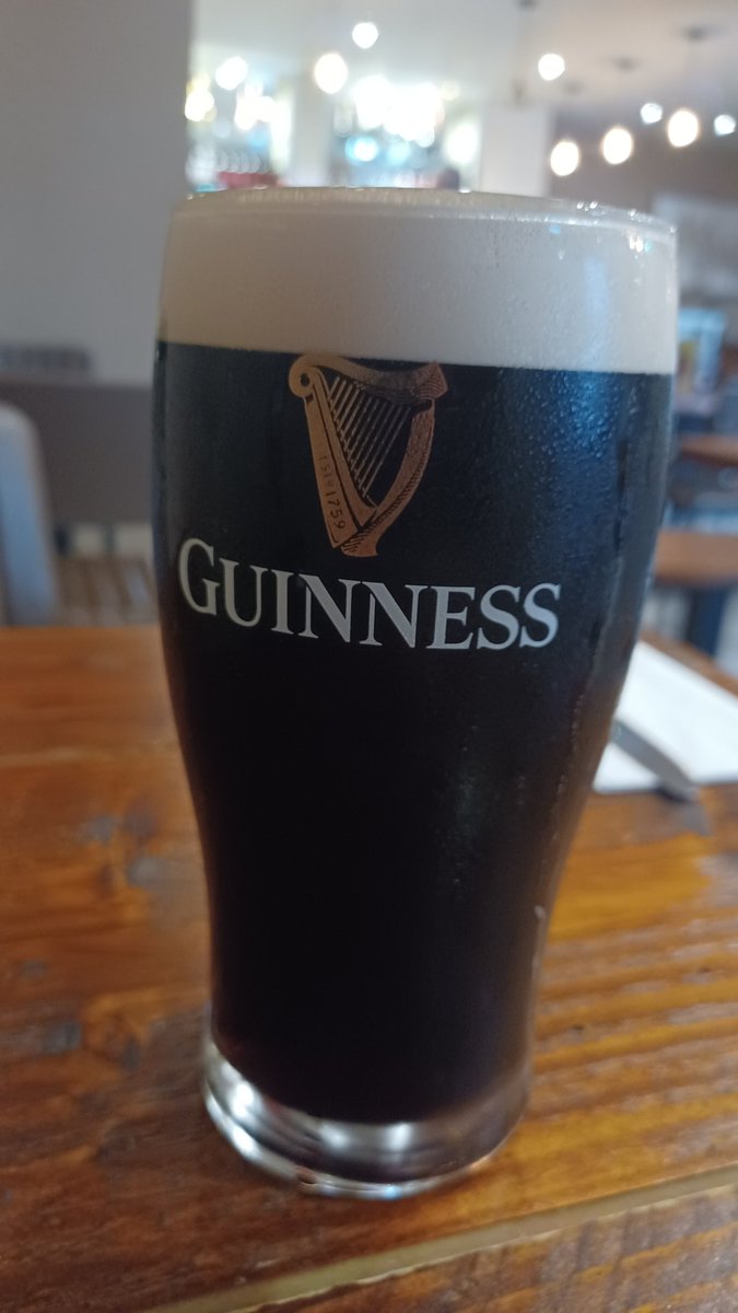 Elle_Humphries's tweet photo. Blowing off some steam with the OH at #RubysBar #Antrim after a cnut of a week!
#SlainteMotherfuckers https://t.co/zpBWEAJyYX