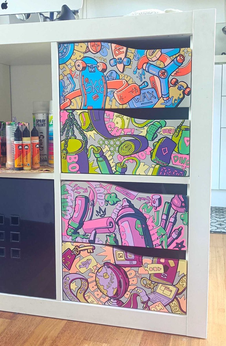 Second line of drawers: done.
We have some more ideas for the top and sides of the kallax. 😎