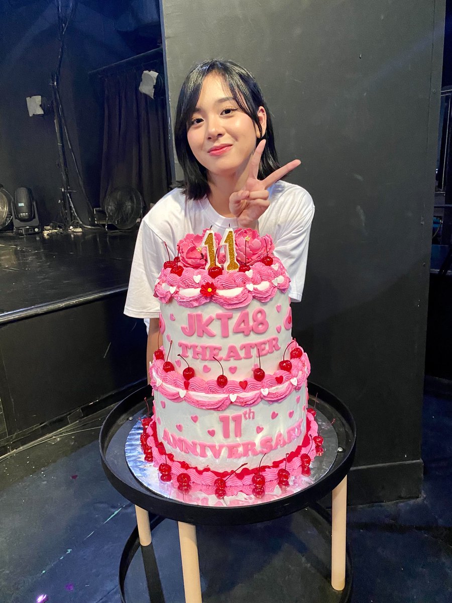 _zeeasadel's tweet photo. happy anniversary theater! #JKT48Theater11thAnniv 🫶🏻 https://t.co/c4HZzU89Mv
