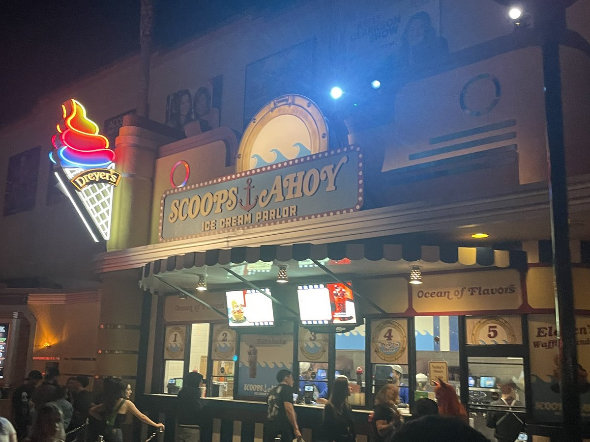 ST4Quotes's tweet photo. Stranger Things 4 is featured at Universal Studios Halloween Horror Nights https://t.co/BiWq1l9ab0