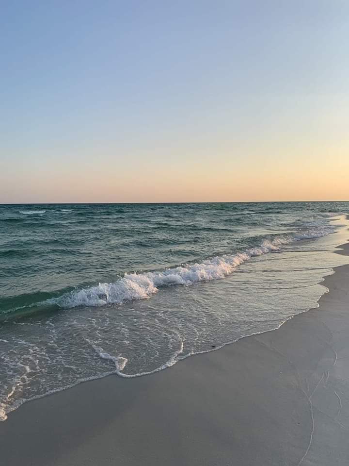 piitures's tweet photo. sound of the waves https://t.co/bztOhLPi30