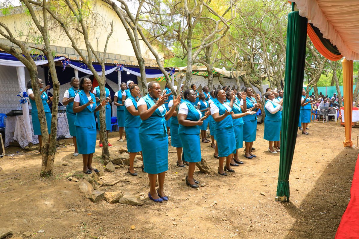 susankihika's tweet photo. Joined Gov Gladys Wanga for a Sabbath Service at Gogo SDA Church in West Karachuonyo, Homa Bay County and thereafter a fundraising for the church's development. Asante sana my sister Gov Wanga and the great people of Homa Bay County for a great day. https://t.co/qzGMhQyXXv