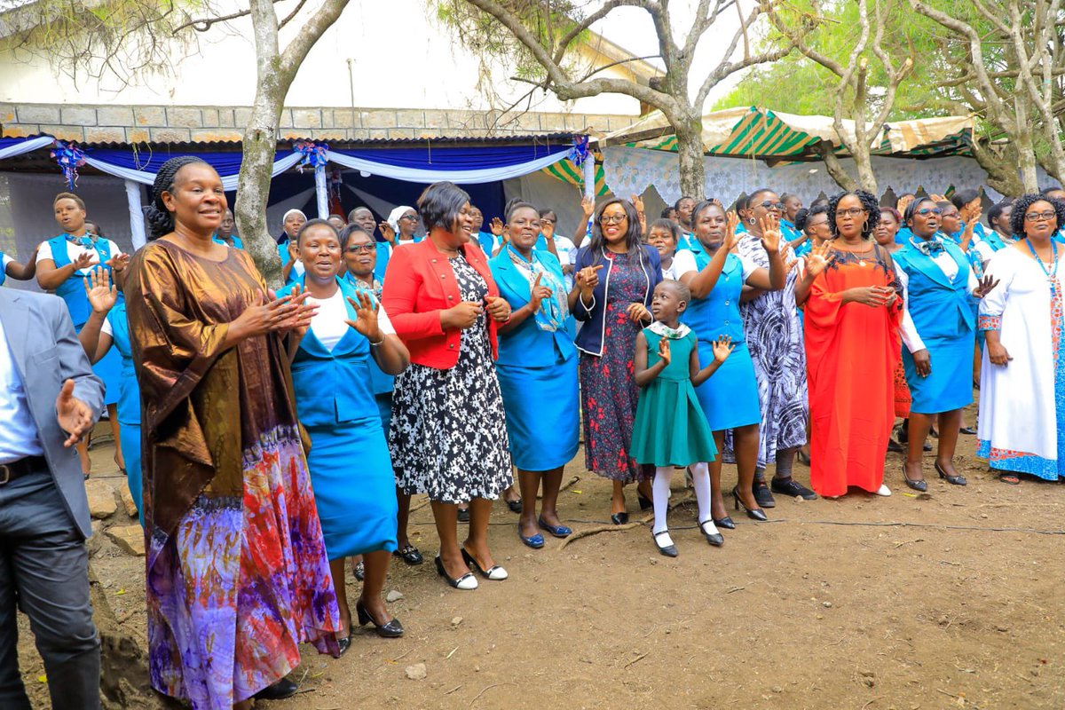 susankihika's tweet photo. Joined Gov Gladys Wanga for a Sabbath Service at Gogo SDA Church in West Karachuonyo, Homa Bay County and thereafter a fundraising for the church's development. Asante sana my sister Gov Wanga and the great people of Homa Bay County for a great day. https://t.co/qzGMhQyXXv