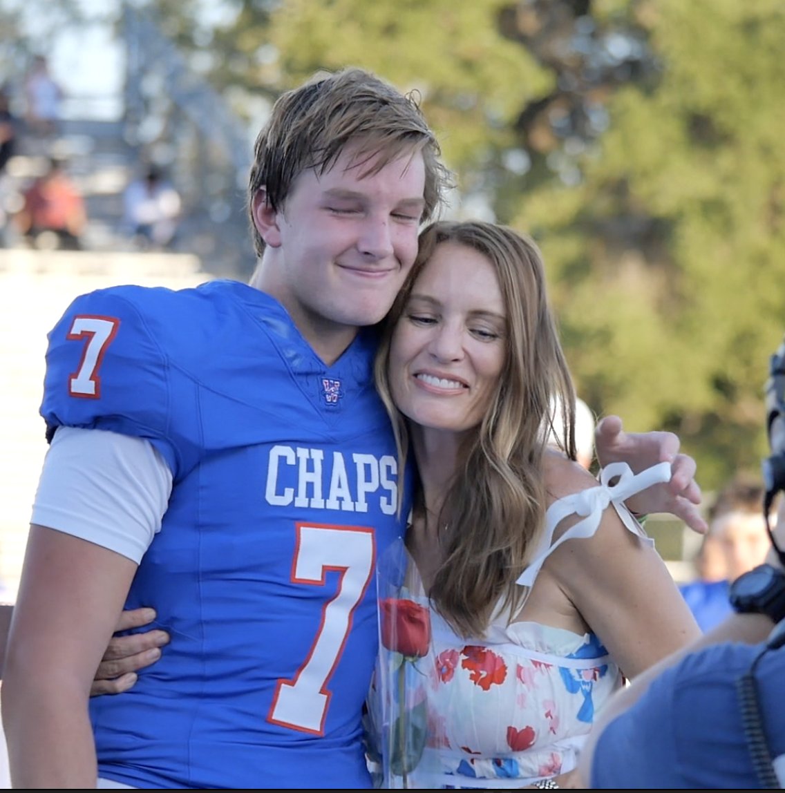 var_austin's tweet image. 🤙SENIOR NIGHT WAS FUN 💙 | #GOCHAPS | @ParkerLamme | #WEEKTHREE | #TXHSFB