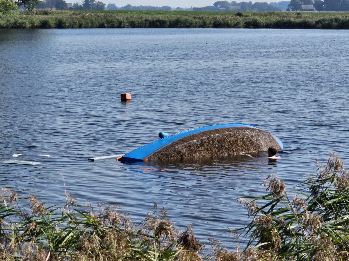 NathalyBuffy's tweet photo. En toen lag de vlet om ๐คฃ en even later vol water weer recht
Heerlijk in het water gespeeld , kids overgevlogen en genoten
#waterscouting https://t.co/fOqgFT2AlQ