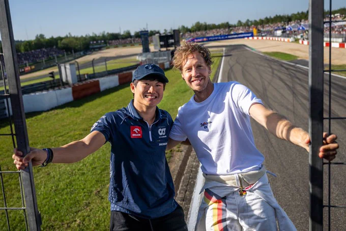 adonustikuy's tweet photo. this is the best picture in F1 history https://t.co/VfgmWgx4Ej