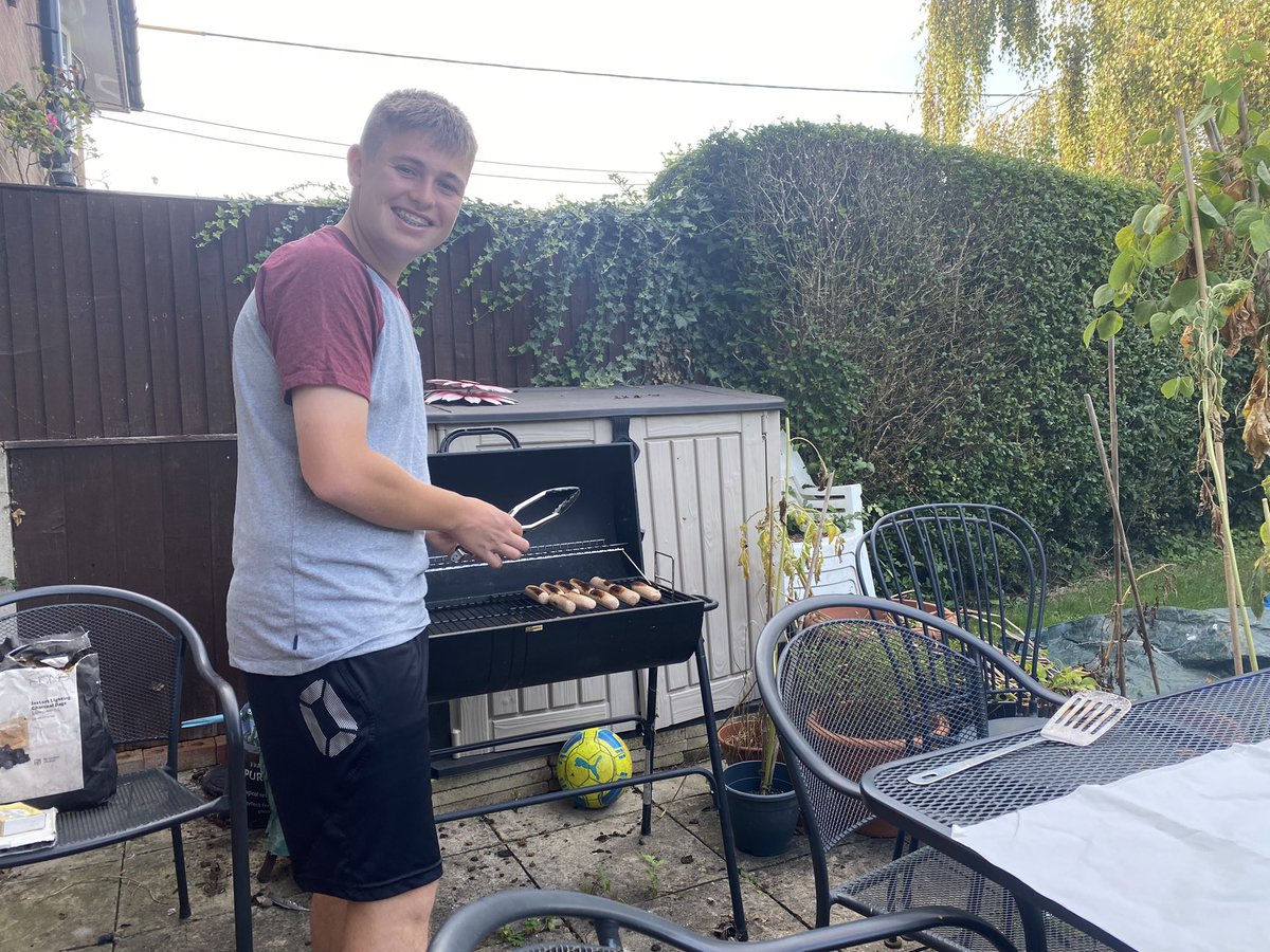 Family, BBQ, Sun and Football, what more do you need <a href="/sah038/">Sarah</a> <a href="/OzzaH8/">Owen</a>  <a href="/FlozzaH18/">Flo</a>