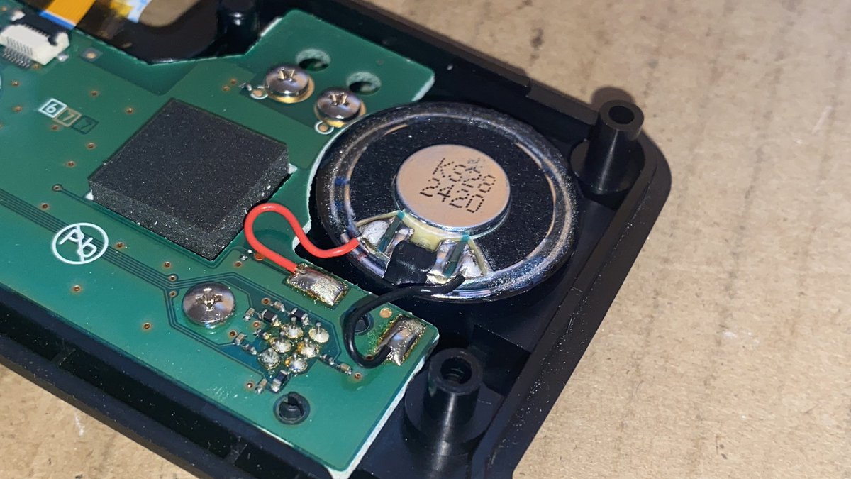LE_F4GXS's tweet photo. Réparation faite, le nouveau haut-parleur est installé et fixé avec un peu de colle époxy, il est moins puissant que les originaux mais ce n’est pas grave. 👍🔊
#HamRadio #AmateurRadio 
#Radioamateur #Yaesu #FTM350 #Mobile #Repair #Reparation #HautParleur #Speaker #Facade https://t.co/8UXTmcxDcc