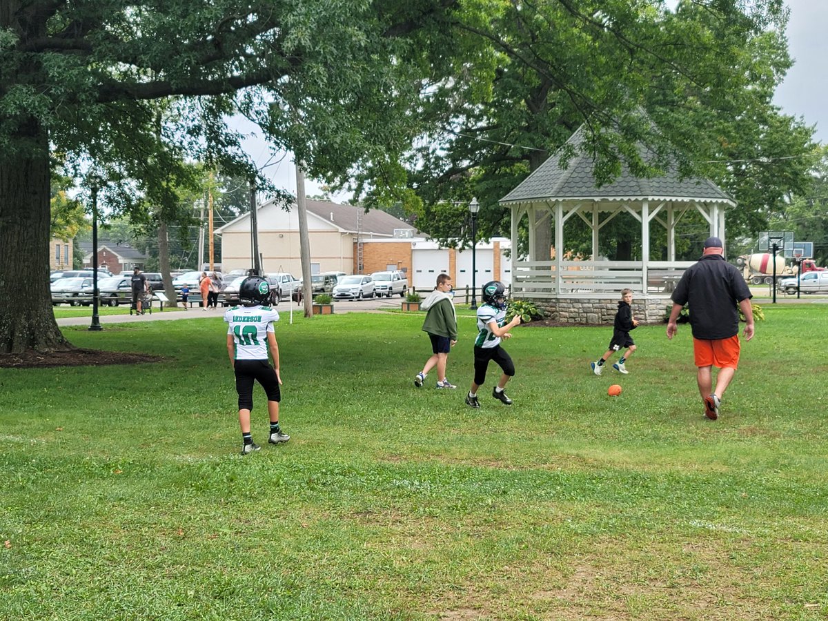 graigbansek's tweet photo. Support Jake and the Herhuth Family!  Don't forget to stop out to Columbia Park all day today and tomorrow for lunch or early dinner!  $5 hot dogs.  We are praying for all of you!  #onceaRaider @CHSRaiders @RaiderMiddle @CopopaElem https://t.co/4btbHXEa1M