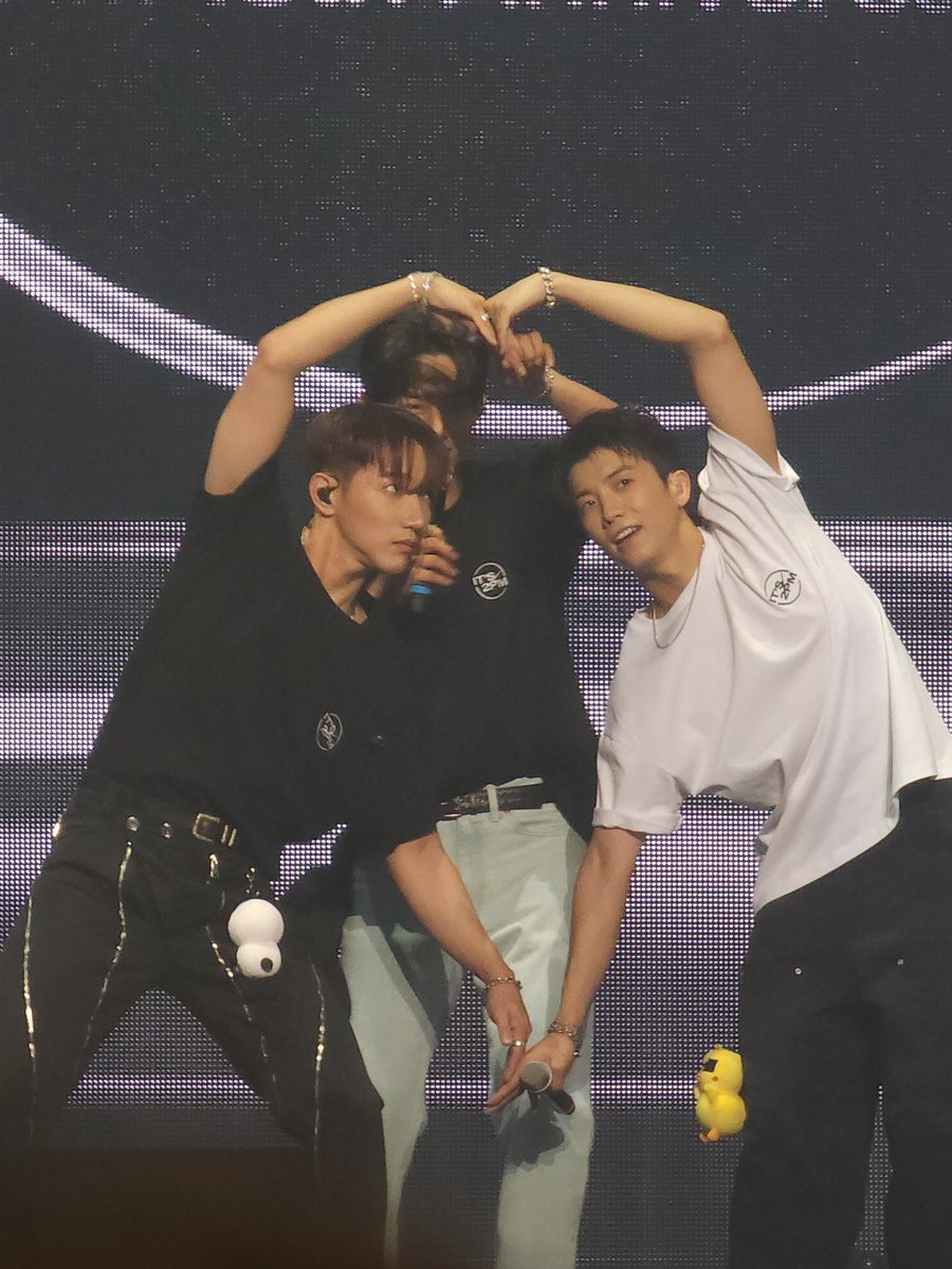 floral_dew's tweet photo. 웃겨죽겠어 증말 https://t.co/UtBEwRdSfX