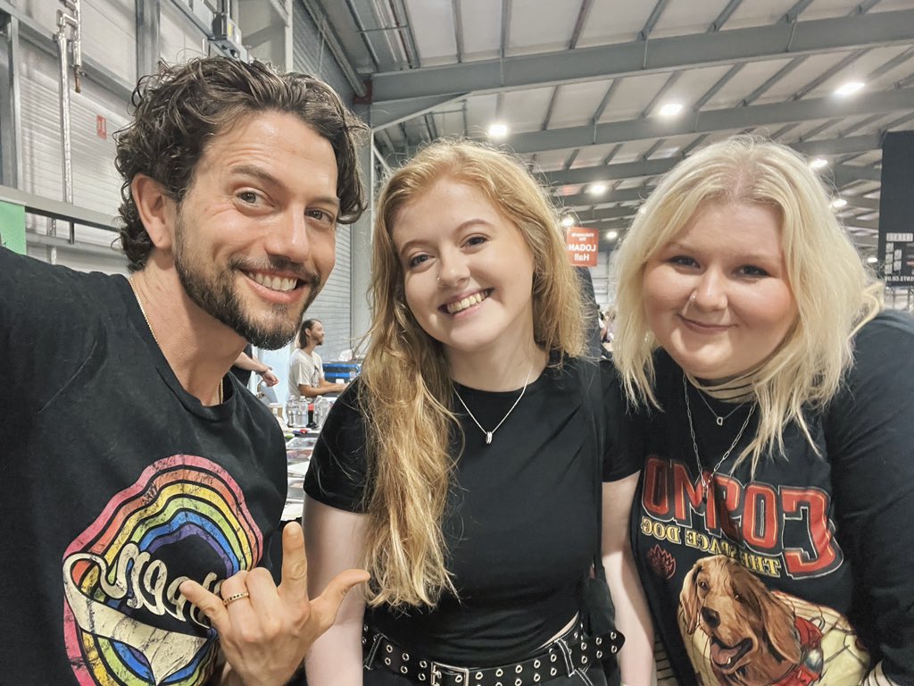 all panic! no disco tweet media