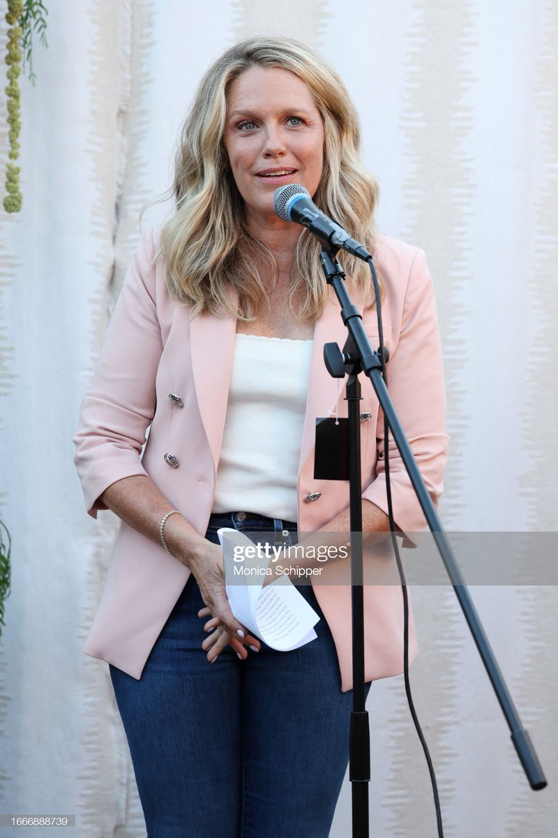 An abundance of wonderful photos (like this one of @Jessica_StClair) from the big night celebrating ‘Survivor’s Notebook’ (@acre_books), ‘From Scarsdale’ & ‘True Story: A Trilogy’ (@Dalkey_Archive), while raising awareness & funds for @SU2C gettyimages.com/search/2/image…