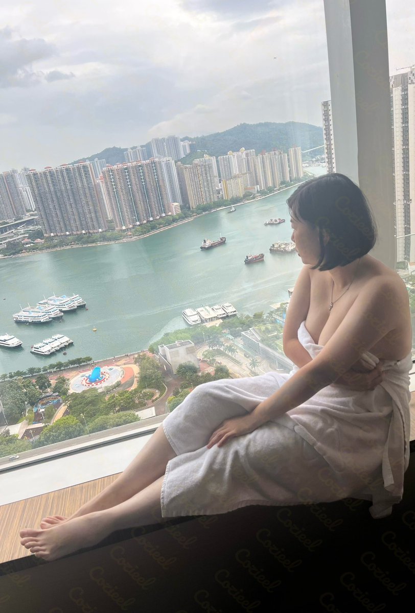 ab23550's tweet photo. 多謝RA之前請我去荃灣如心，今次係有海景+浴缸🛁🥰大家唔好意思手曬黑咗😂 #白皮膚 #港女 #腳控 #腳交 #戀足 #lingerie #sexy #誘惑 #相 #娃 #乳 #胸 #巨乳 #hkgirl #性感 #男奴 #辦公室女郎 #女王 #腿 #絲絨 #大波 #若隱若現 #港女自拍 #香港女王 #女s #香港調教 #女主 #反差女 #洗澡 #浴 #肉地 #乳交 https://t.co/I9g3m92qQm