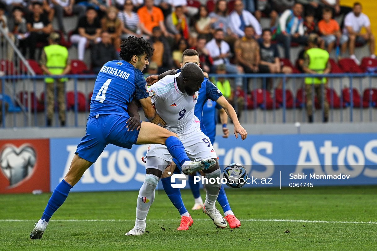 PhotoStockaz's tweet image. AVRO-2024: Azərbaycan - Belçika matçı

📸 Ətraflı: photostock.az/media/64FC9802…
 
#futbol #avro2024 #oyun #futbolçu #top #stadion #dalğaarena #arena #matç #azərbaycanmillisi #futbolmeydançası #affa #başməşqçi #qapıçı #hakim #müdafiəçi #hücumçu