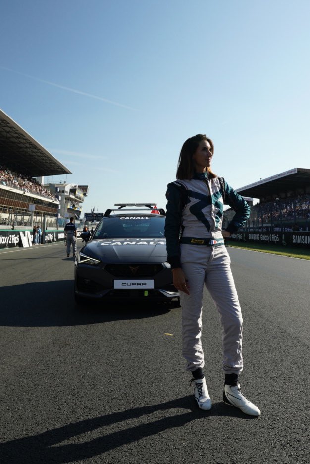 CANAL+ au cœur du #GPExplorer 2023 🏎️!! @margotlaffite est aux commandes de la Safety Car. Au cœur de l’événement elle est allée à la rencontre du public, dans un format à retrouver dans quelques jours sur #myCANAL Sur place les spectateurs ont pu profiter d’une expérience